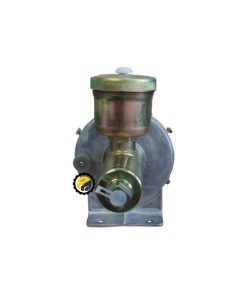 این نوع پمپ و بوستر ترمز پایه دار است و در انواع ماشین آلات راهسازی از جمله انواع لودر های چرخ لاستیکی تیراژه ماشین ، ایکس سی ام جی XCMG ، اس دی ال جی SDLG ، چانگلین Changlin و انواع بیل های بکهو استفاده میگردد. مخزن روغن ترمز 60-HP سوپاپ دار است ومانع برگشت روغن ترمز از پمپ به مخزن می گردد و نیاز به هواگیری روغن ندارد. و علاوه بر دو پکینگ روغن روی پیستون پمپ ترمز ، دارای سیل های PTFE یا فسفر برنز است که عملکرد بهتر و طول عمر بیشتر پمپ ترمز را تضمین می نماید.