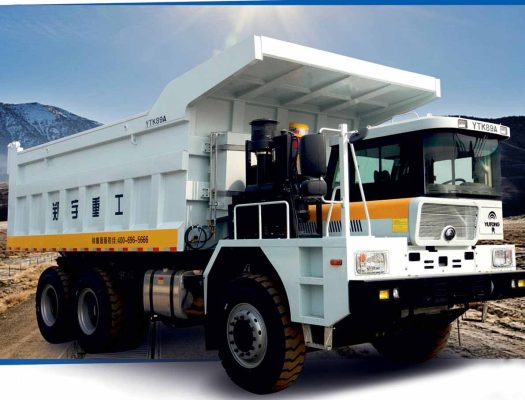 دامپ تراک یوتانگ YTK89A محفظه داخل اتاق کمپرس با عرض ۳۲۰۰ میلیمتر با ظرفیت حمل بار با وزن مخصوص پایین تا ۴۲ متر مکعب ، قابلیت بار گیری توسط بیل های بزرگ .