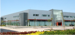 Yutong Heavy Industries Co., Ltd در سال 2013 با مساحت 2000 هکتار به بخش صنعتی جدید منتقل گردید. پارک صنعتی جدید دارای مزایای شرایط فنی پیشرفته، صرفه جویی در انرژی و حفاظت از محیط زیست است که به شرکت یوتانگ پشتیبانی قوی برای تحقیق و تولید محصول می دهد.